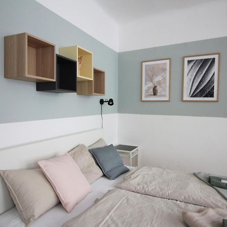 7 Nights Apartments Dominikanske N. Бърно Екстериор снимка