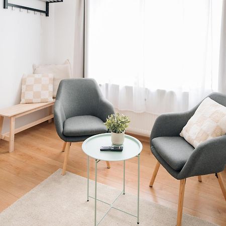 7 Nights Apartments Dominikanske N. Бърно Екстериор снимка
