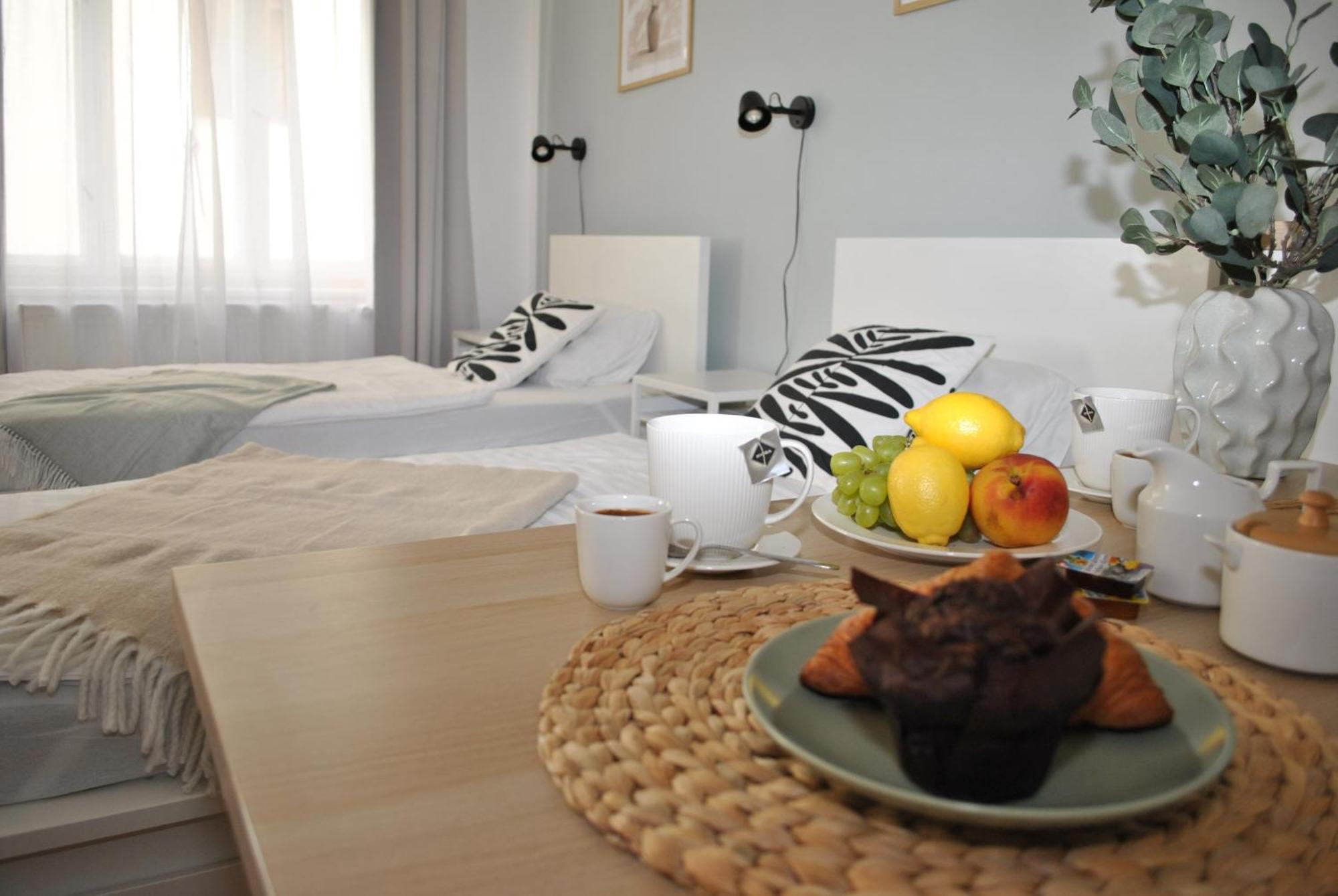 7 Nights Apartments Dominikanske N. Бърно Екстериор снимка