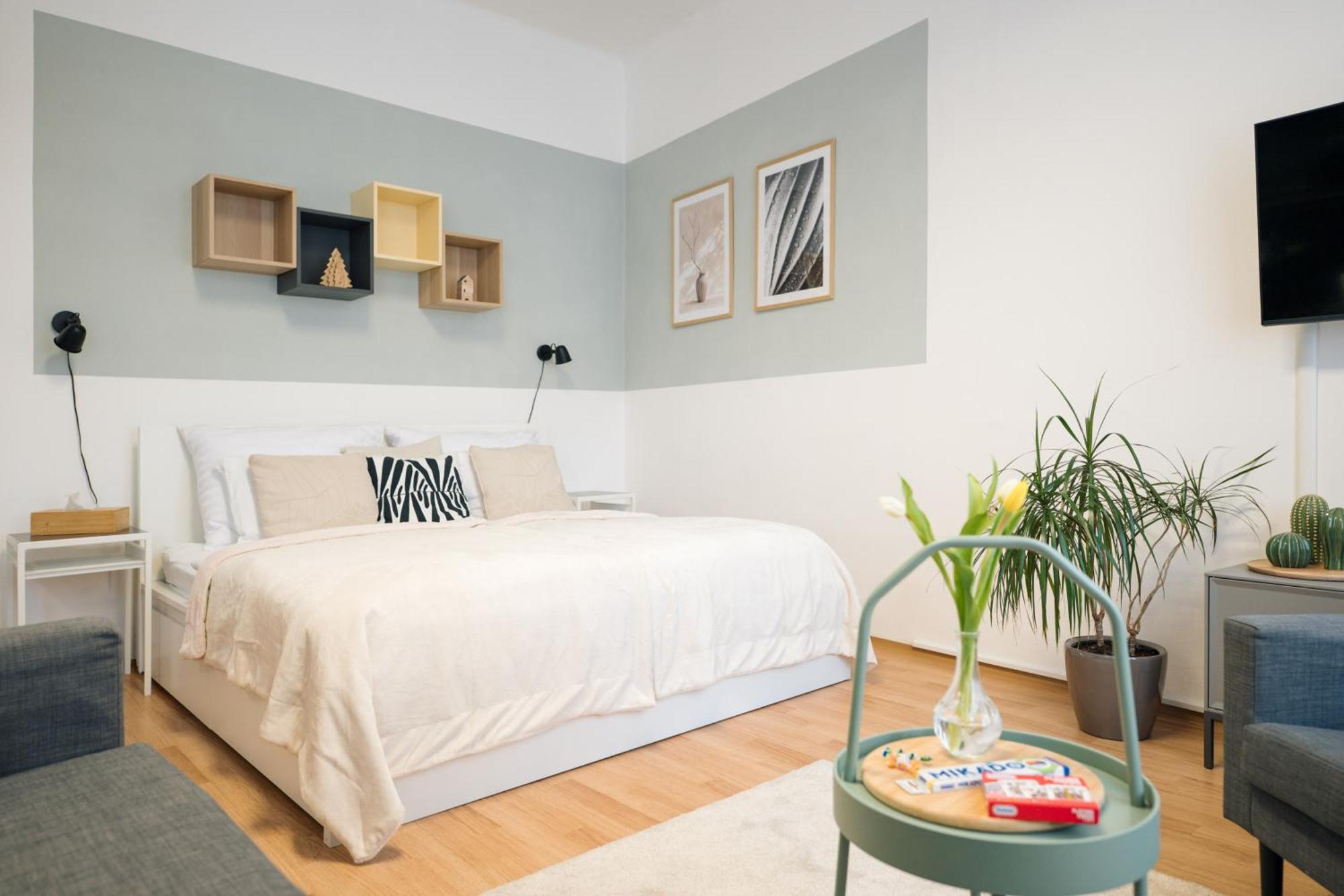 7 Nights Apartments Dominikanske N. Бърно Екстериор снимка