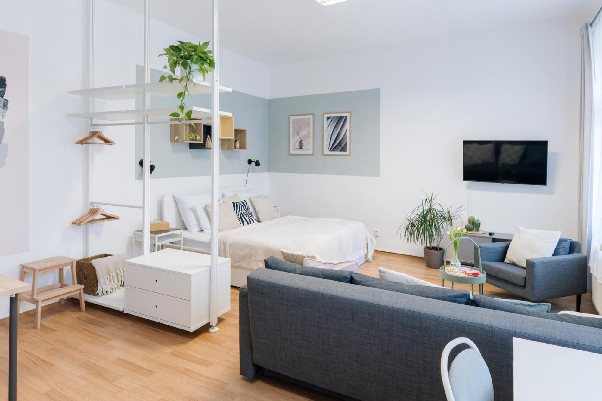 7 Nights Apartments Dominikanske N. Бърно Екстериор снимка