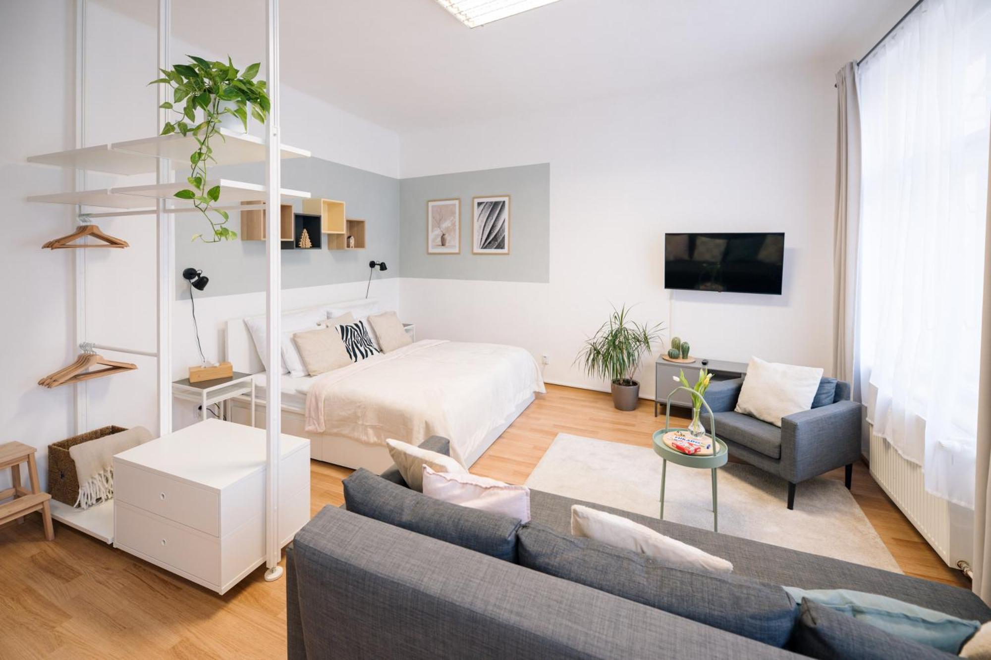 7 Nights Apartments Dominikanske N. Бърно Екстериор снимка