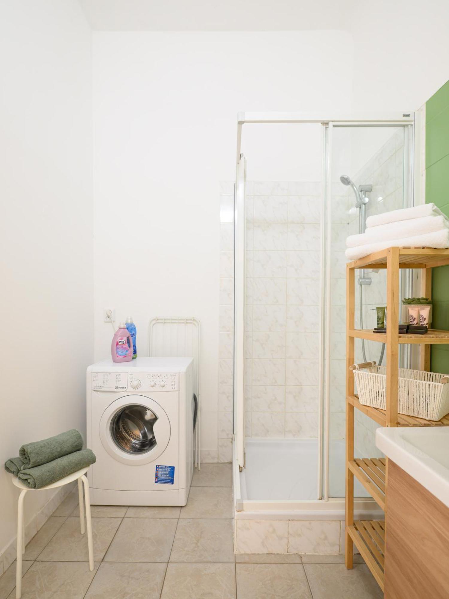 7 Nights Apartments Dominikanske N. Бърно Екстериор снимка