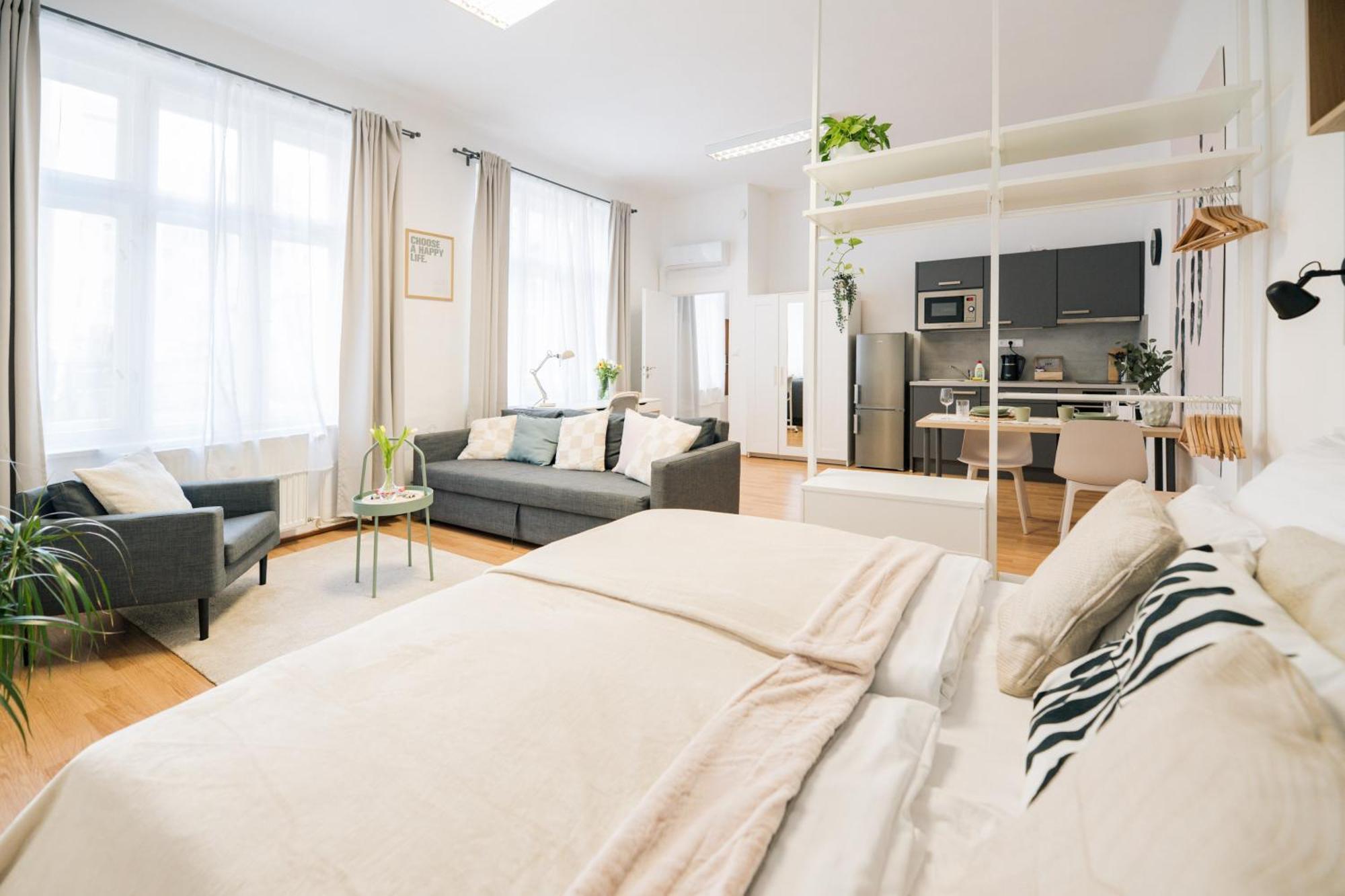 7 Nights Apartments Dominikanske N. Бърно Екстериор снимка
