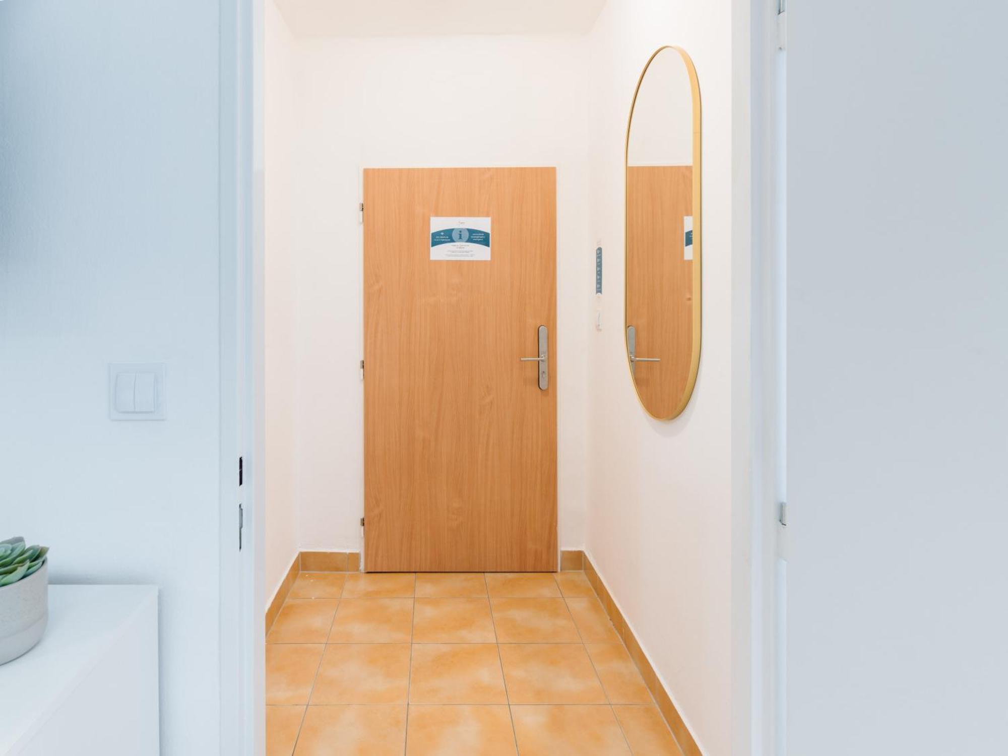 7 Nights Apartments Dominikanske N. Бърно Екстериор снимка