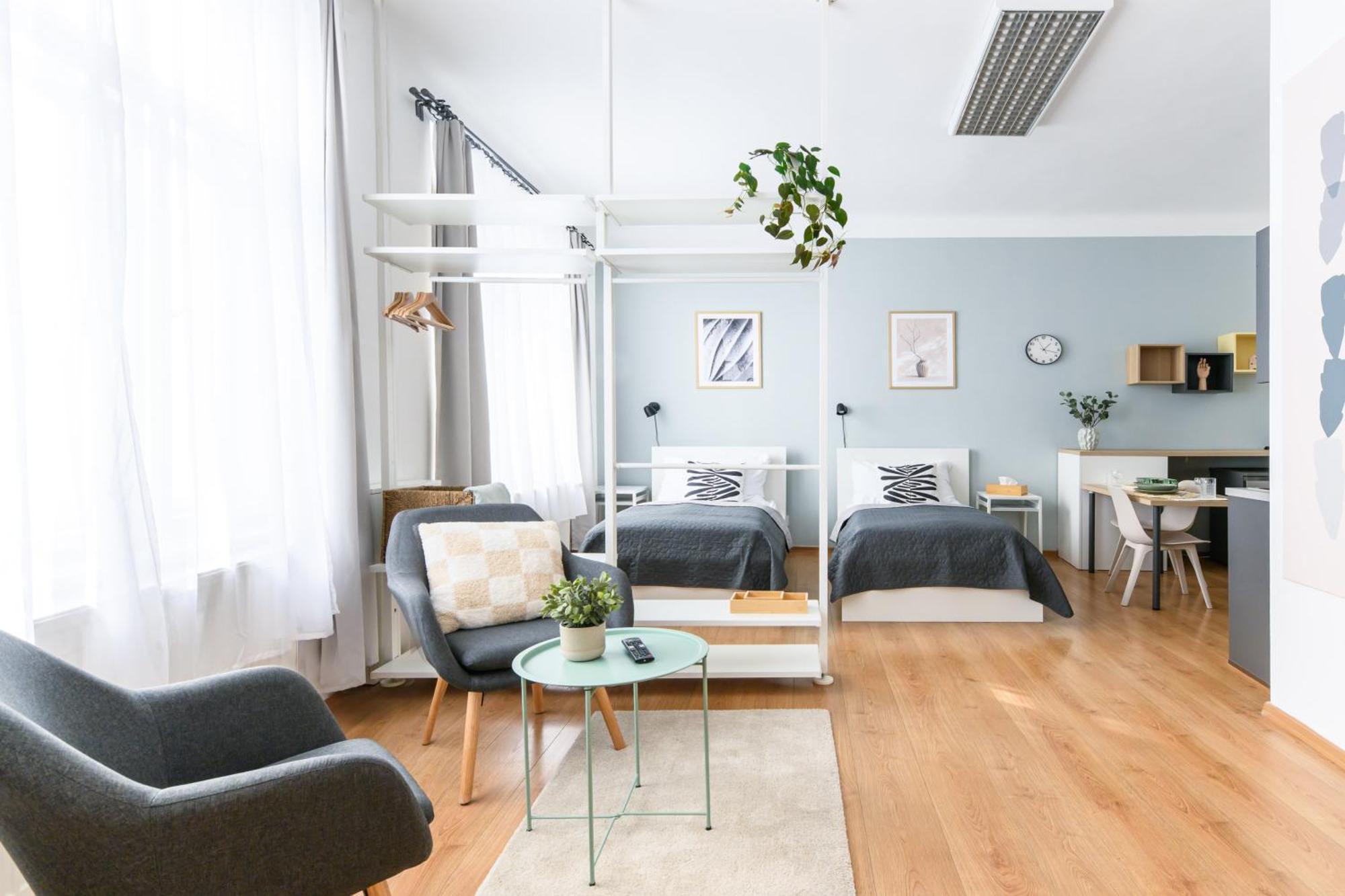 7 Nights Apartments Dominikanske N. Бърно Екстериор снимка