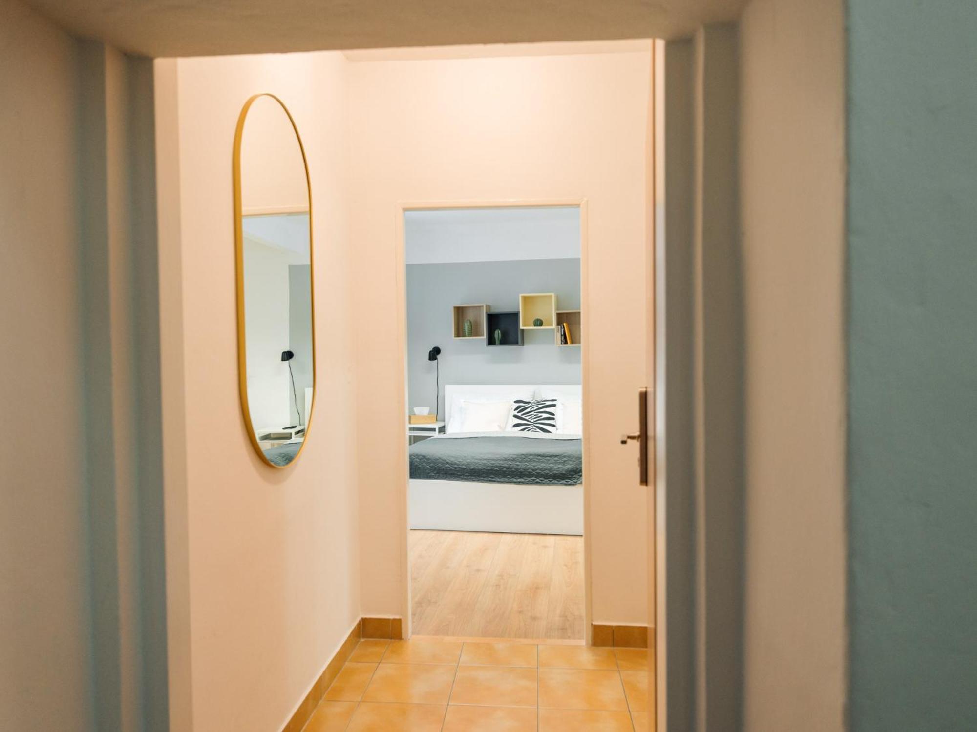 7 Nights Apartments Dominikanske N. Бърно Екстериор снимка