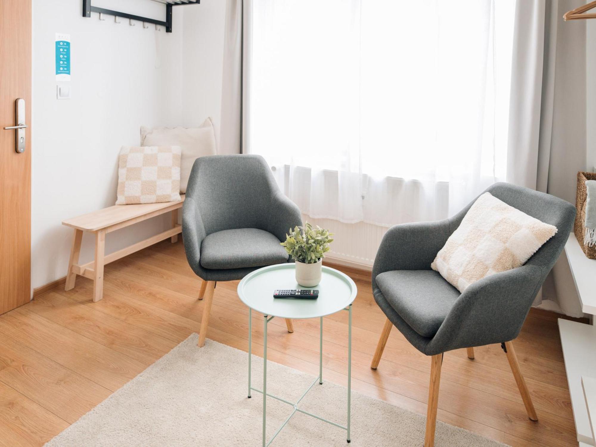 7 Nights Apartments Dominikanske N. Бърно Екстериор снимка