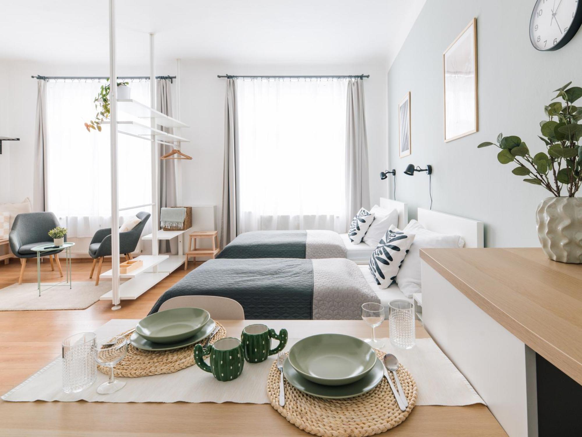 7 Nights Apartments Dominikanske N. Бърно Екстериор снимка