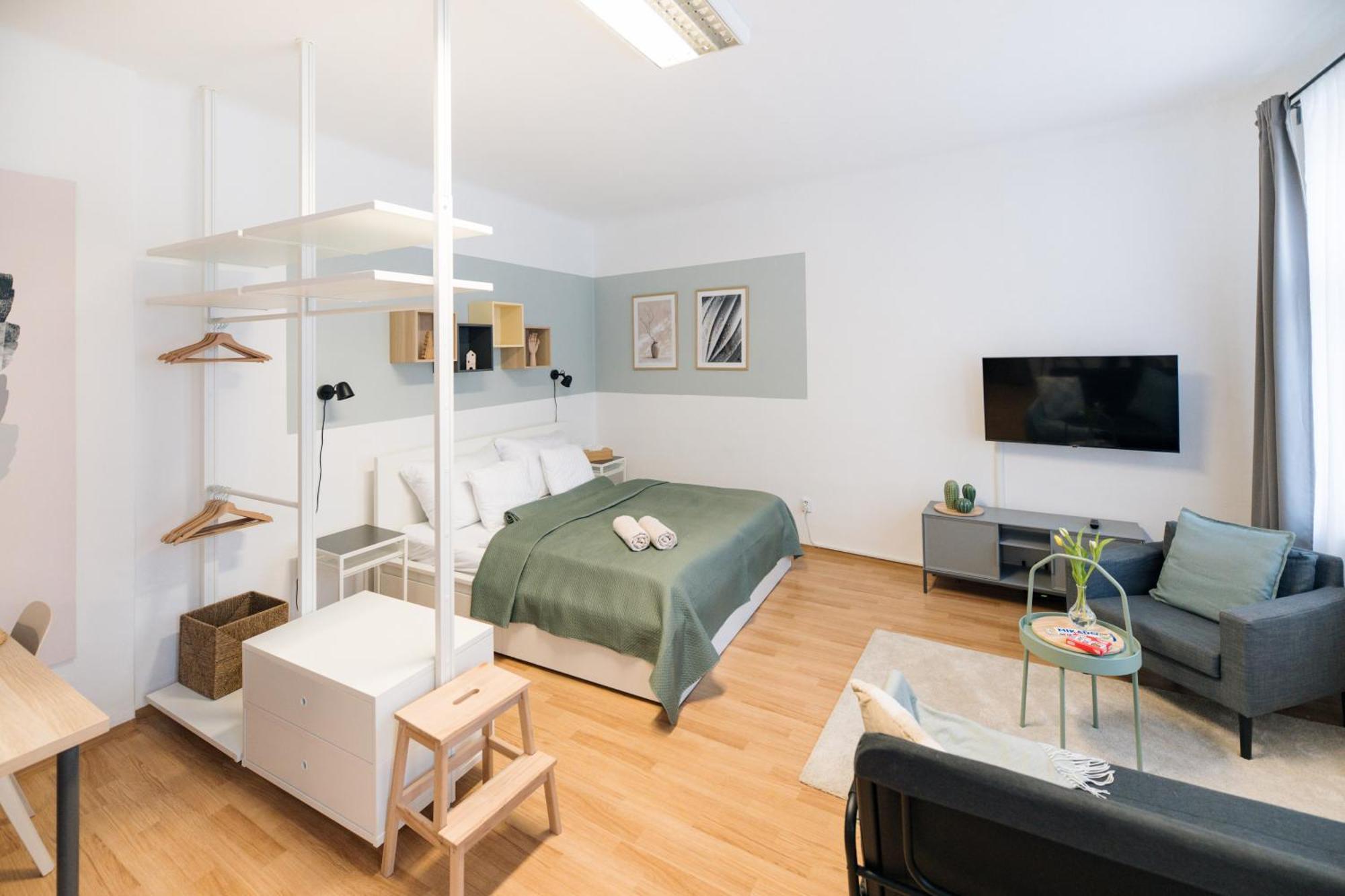 7 Nights Apartments Dominikanske N. Бърно Екстериор снимка