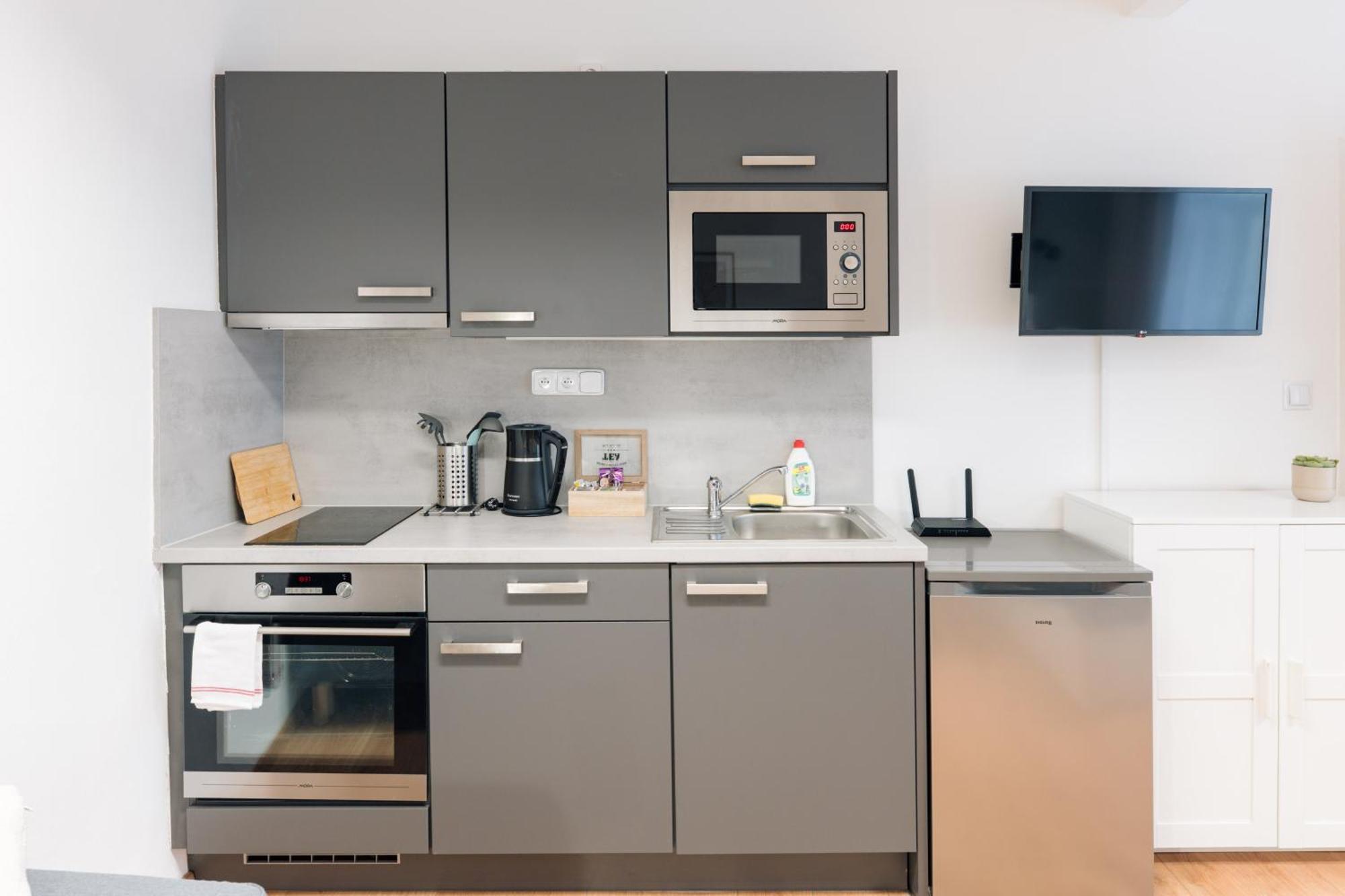 7 Nights Apartments Dominikanske N. Бърно Екстериор снимка