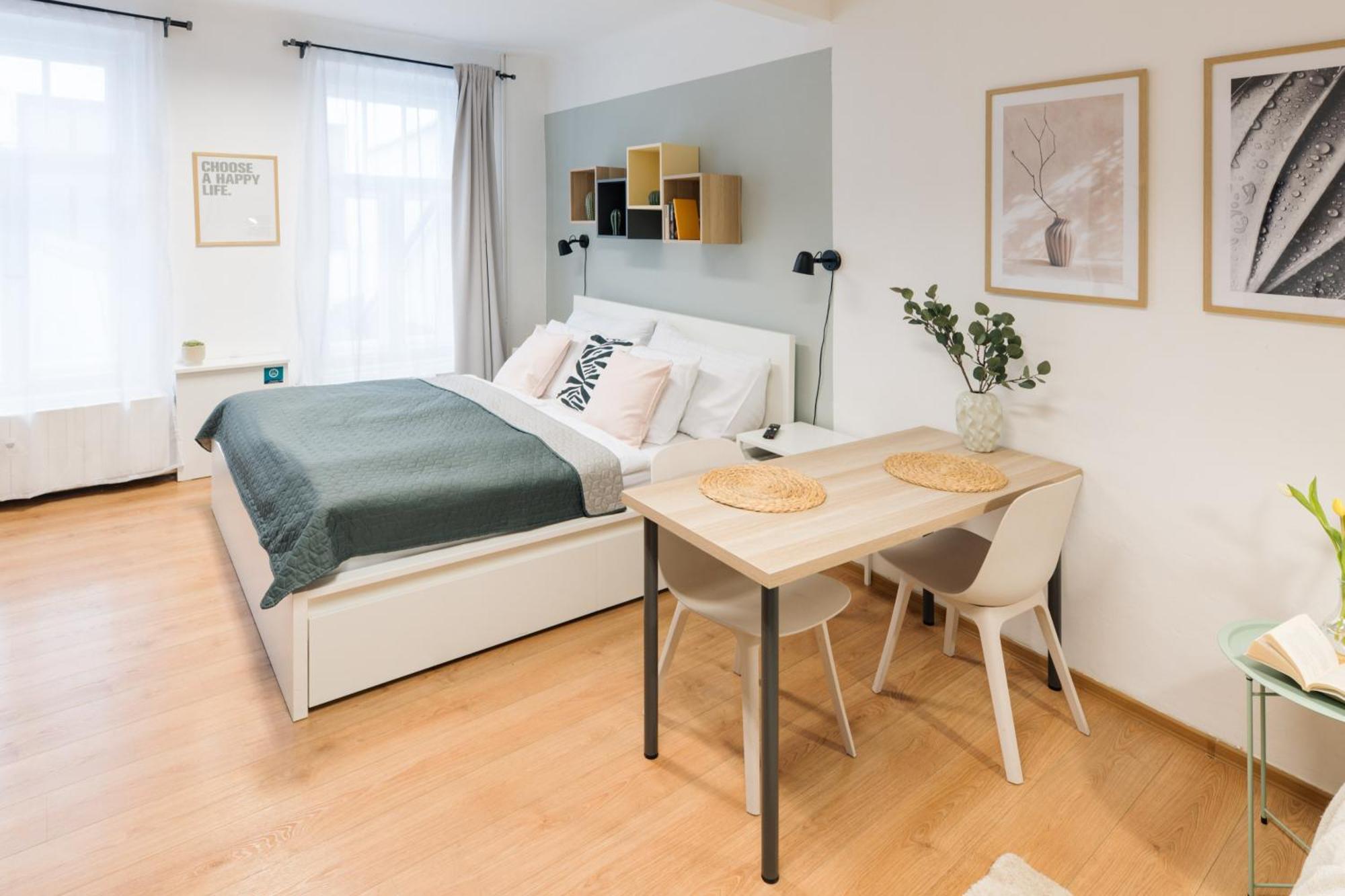 7 Nights Apartments Dominikanske N. Бърно Екстериор снимка
