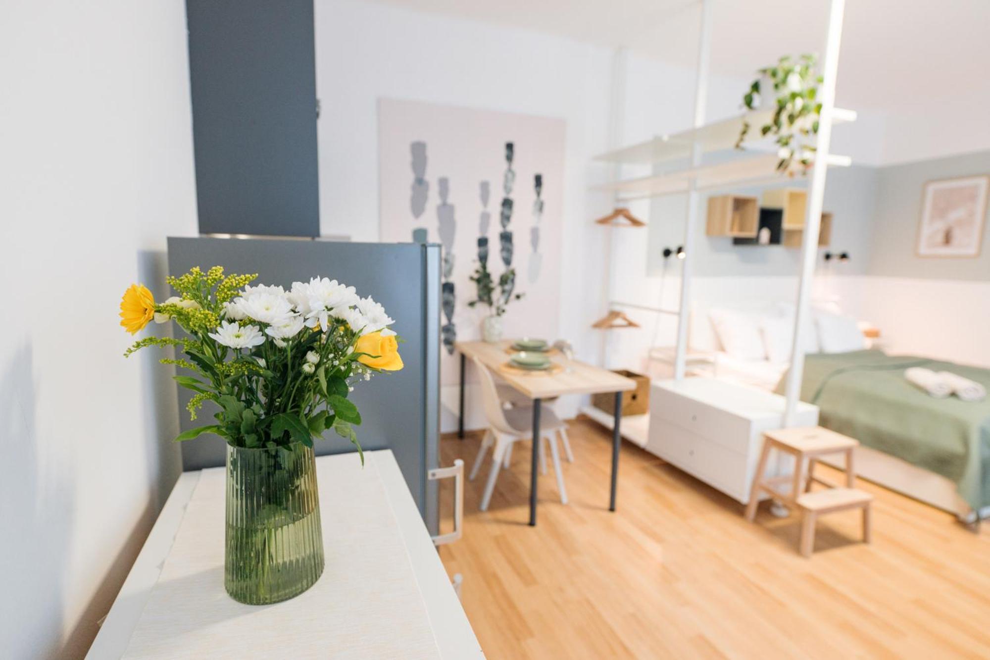 7 Nights Apartments Dominikanske N. Бърно Екстериор снимка