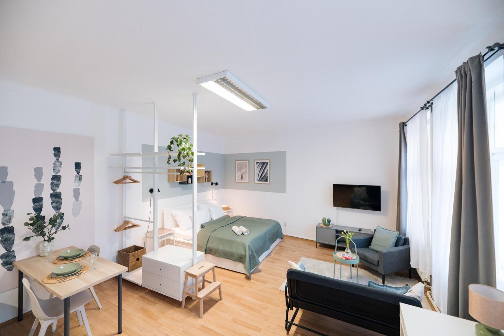 7 Nights Apartments Dominikanske N. Бърно Екстериор снимка